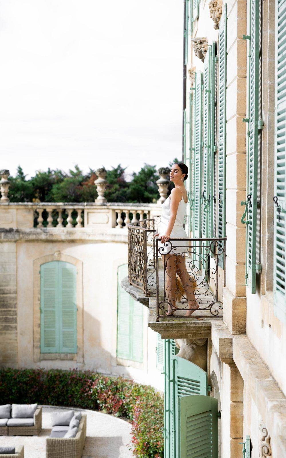 Bride on a château balcony
