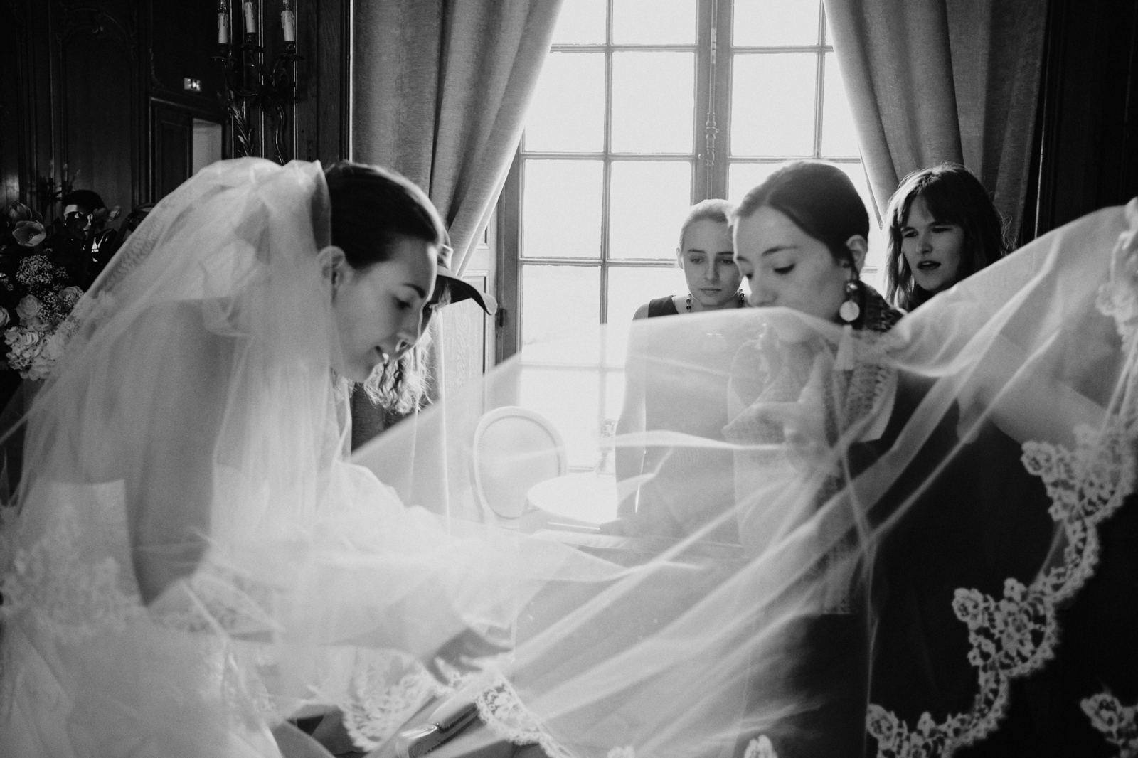 Bridesmaids adjusting the bride's veil