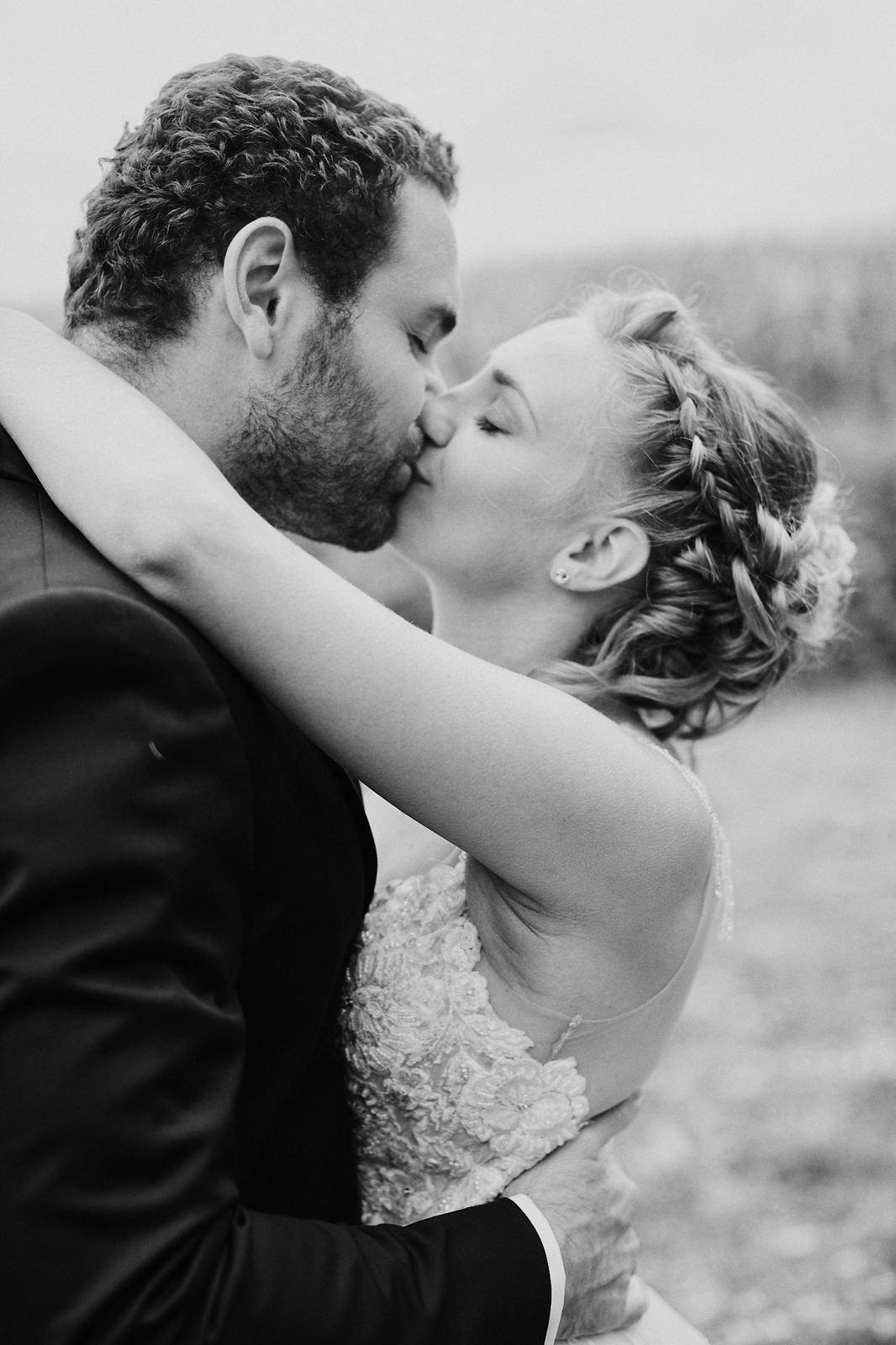 Newlyweds kissing, black and white